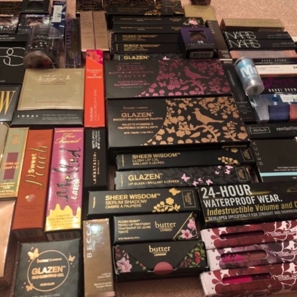 ‼️ NEW ‼️ MAKEUP MYSTERY BOX - Picture 3 of 7